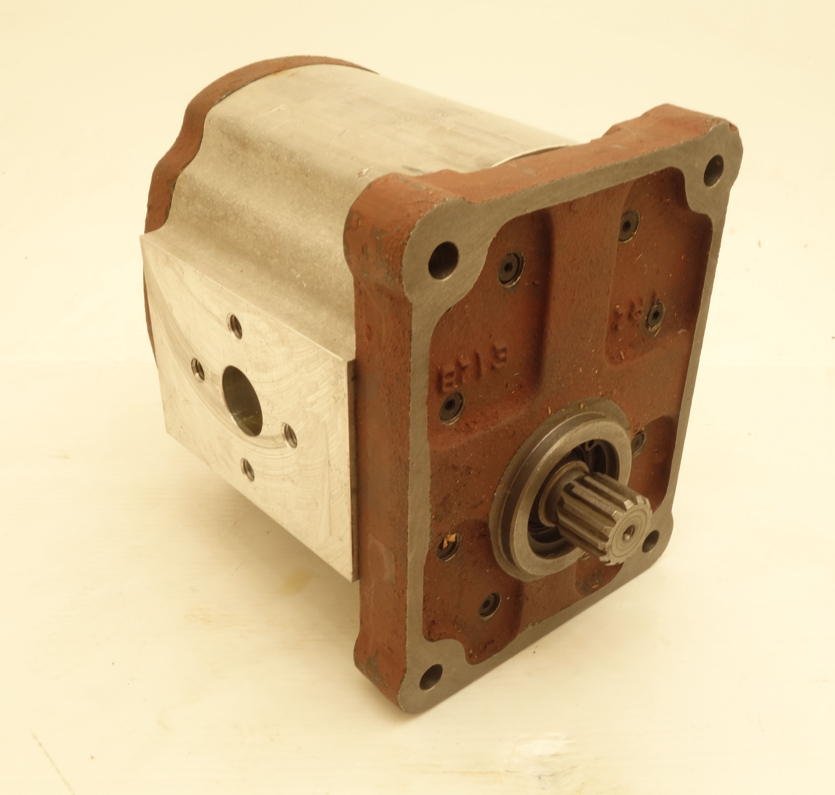 2PL146CQDFAN 2PL 45.50CC/REV HYDRAULIC GEAR PUMP White House