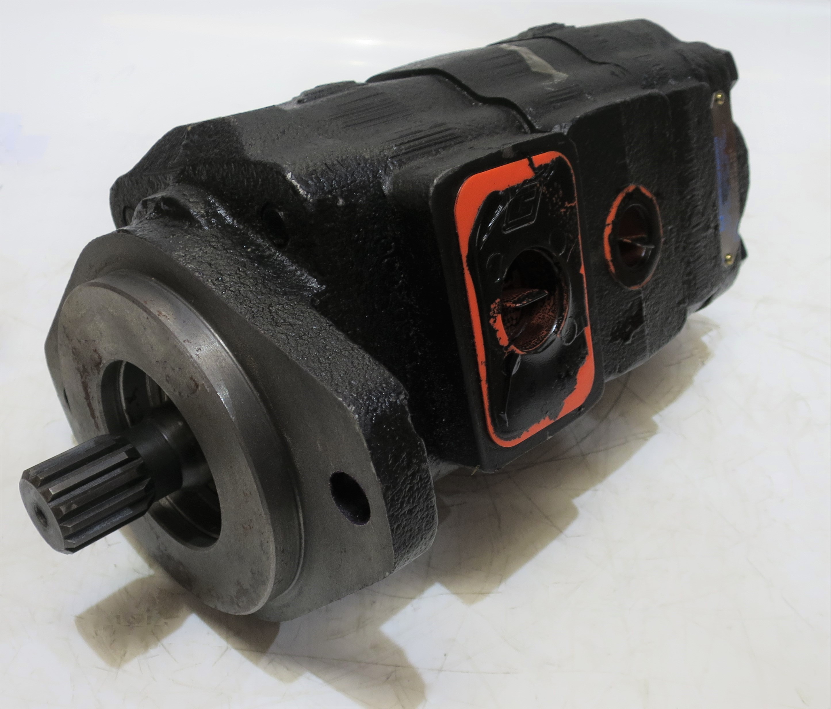 5C2/40027CAS - CASE L71667 HYDRAULIC GEAR PUMP - White House