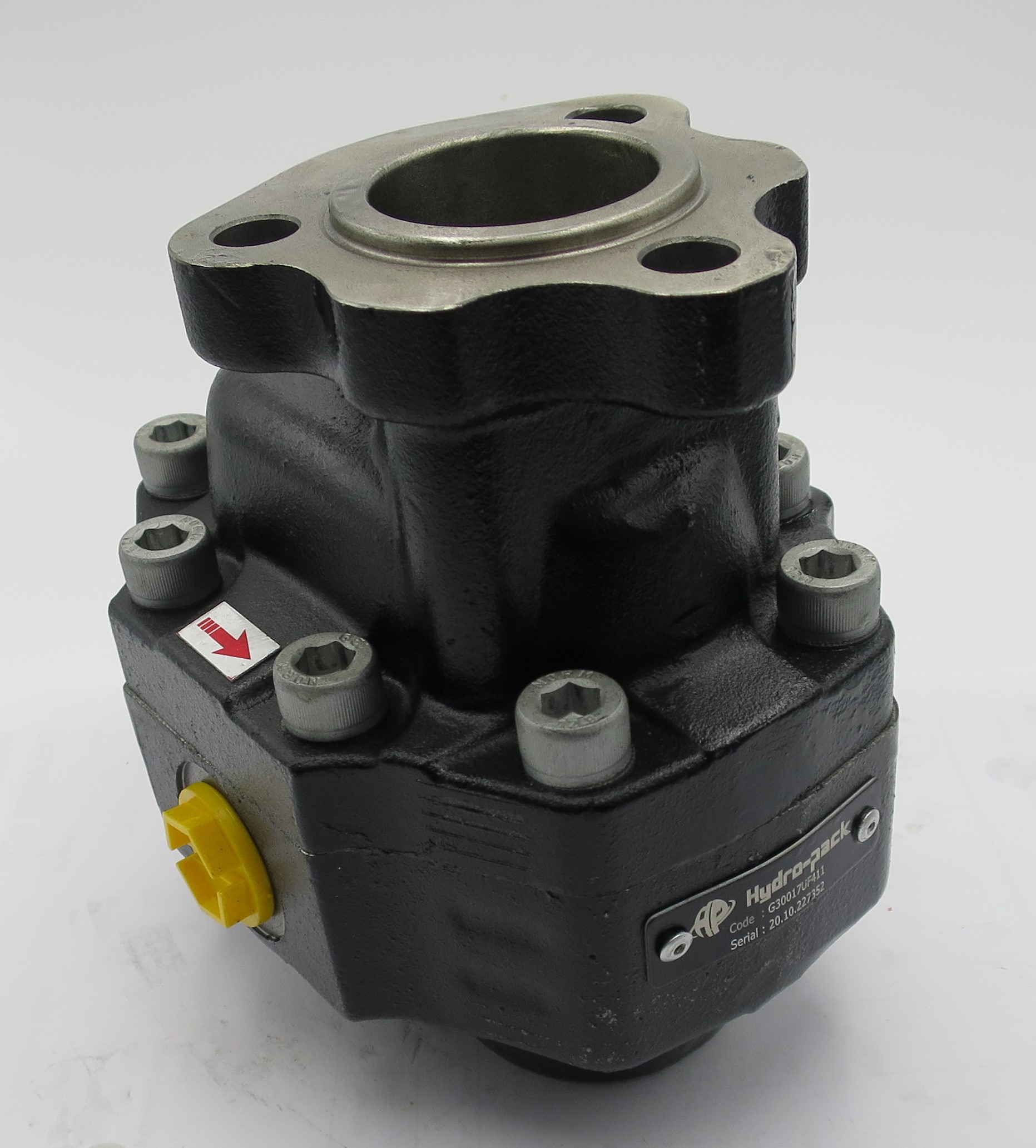 Pto clearance hydraulic pump