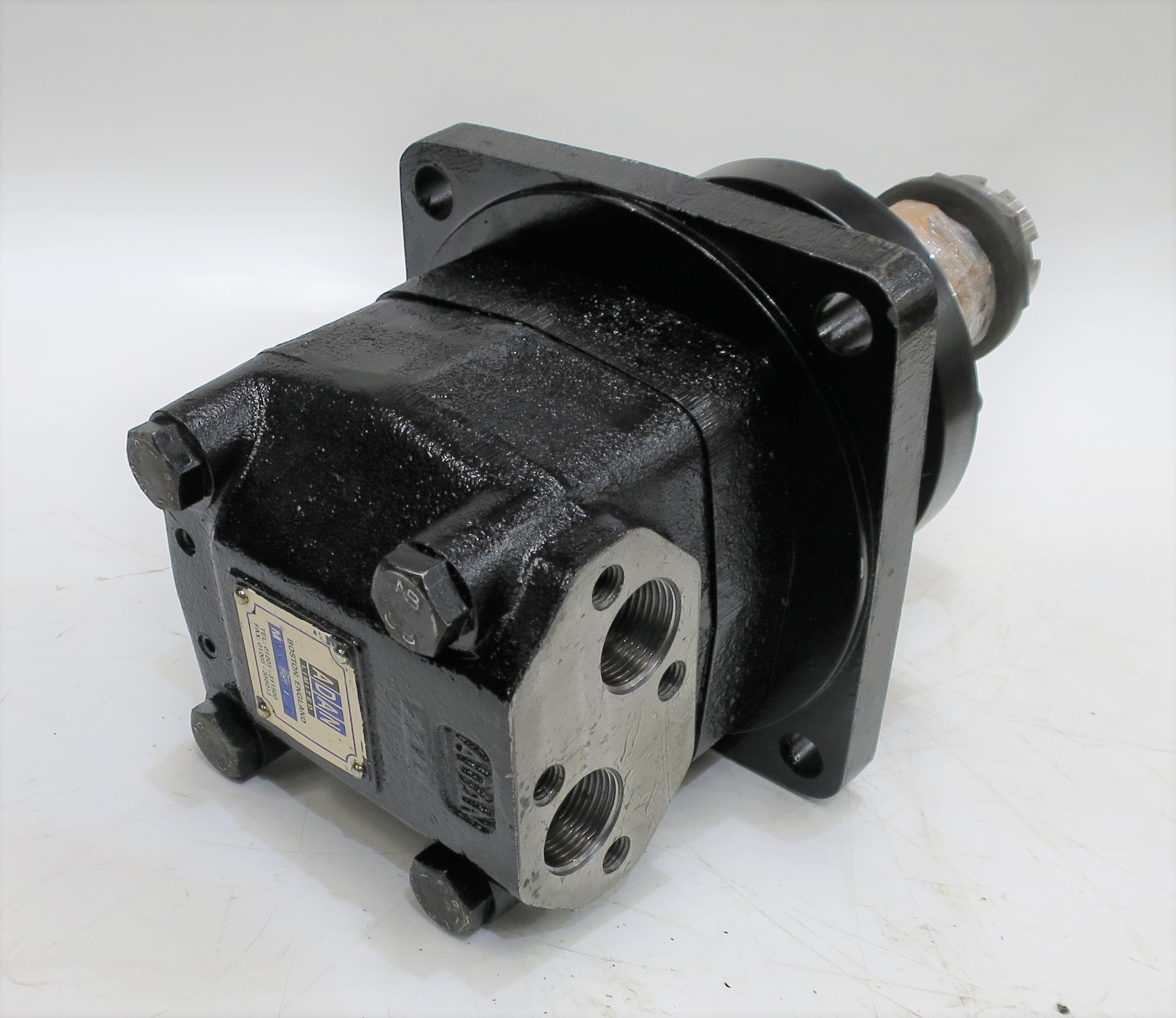 Tapered Shaft Hydraulic Motor Adapter – 1-1/4 To W Hub – Fits White, Char-Lynn – Made In USA