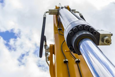Disassemble a hydraulic cylinder