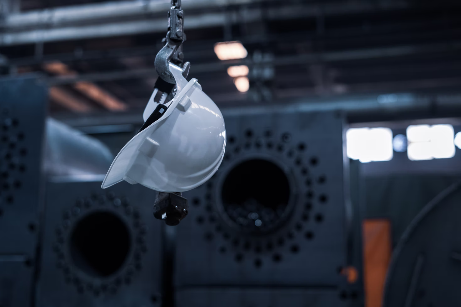 Safety helmet hanging on a hnager