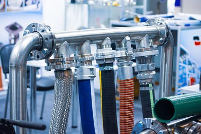 Industrial hydraulic hoses in a drink production line